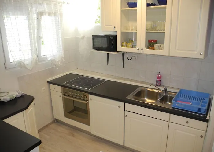 Fuer 3 Personen Mit Terrasse By Interhome