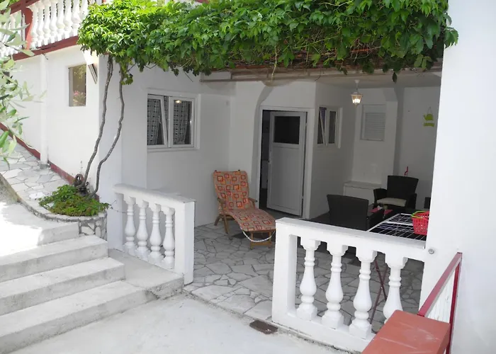 Apartment Fuer 3 Personen Mit Terrasse By Interhome *