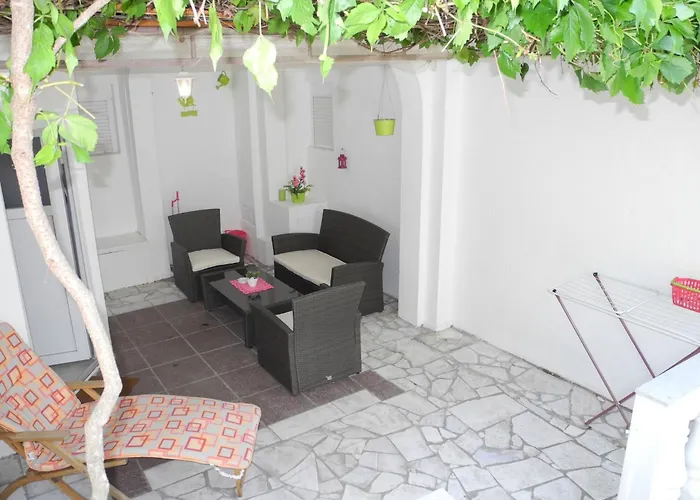 Apartment Fuer 3 Personen Mit Terrasse By Interhome
