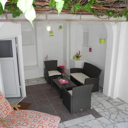 Fuer 3 Personen Mit Terrasse By Interhome Apartman *