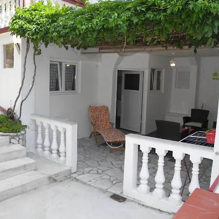Apartman Fuer 3 Personen Mit Terrasse By Interhome *