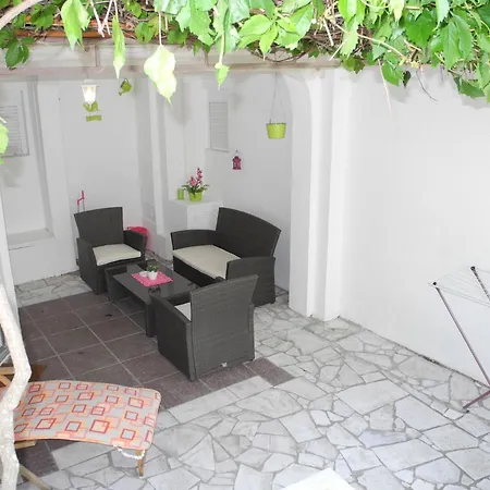 Apartman Fuer 3 Personen Mit Terrasse By Interhome