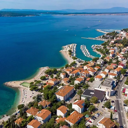 Fuer 3 Personen Mit Terrasse By Interhome * Crikvenica