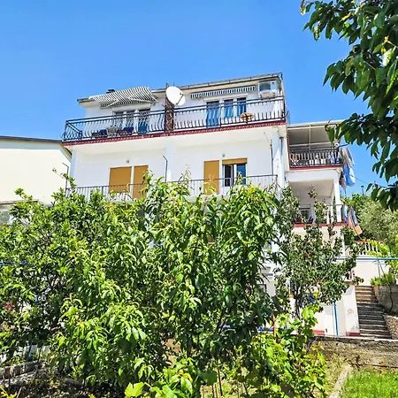 Fuer 3 Personen Mit Terrasse By Interhome Appartement *