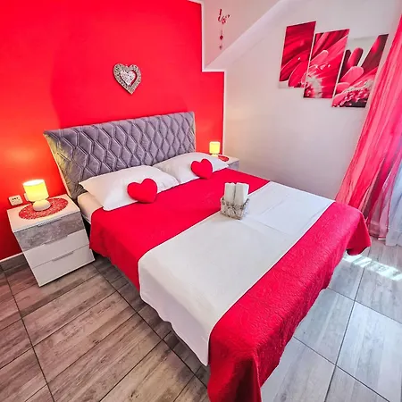 Fuer 3 Personen Mit Terrasse By Interhome Apartman *